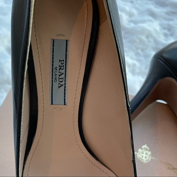 Prada black leather pumps - Picture 7 of 10